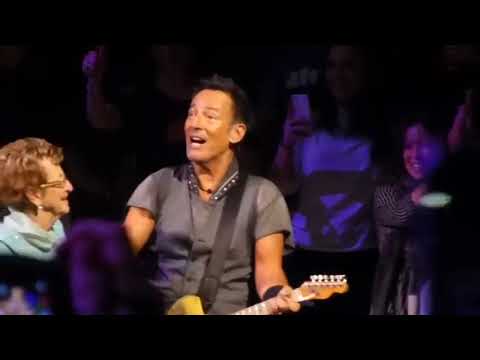 Bruce Springsteen and his mother ass shaking at Madison Square Garden, 2016 (with subtitles )