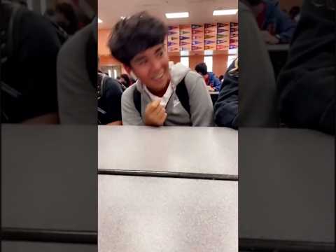 شاهد ماذا حدث لهؤلاء الطلاب عندما ضحك أحدهم بقوة Shorts