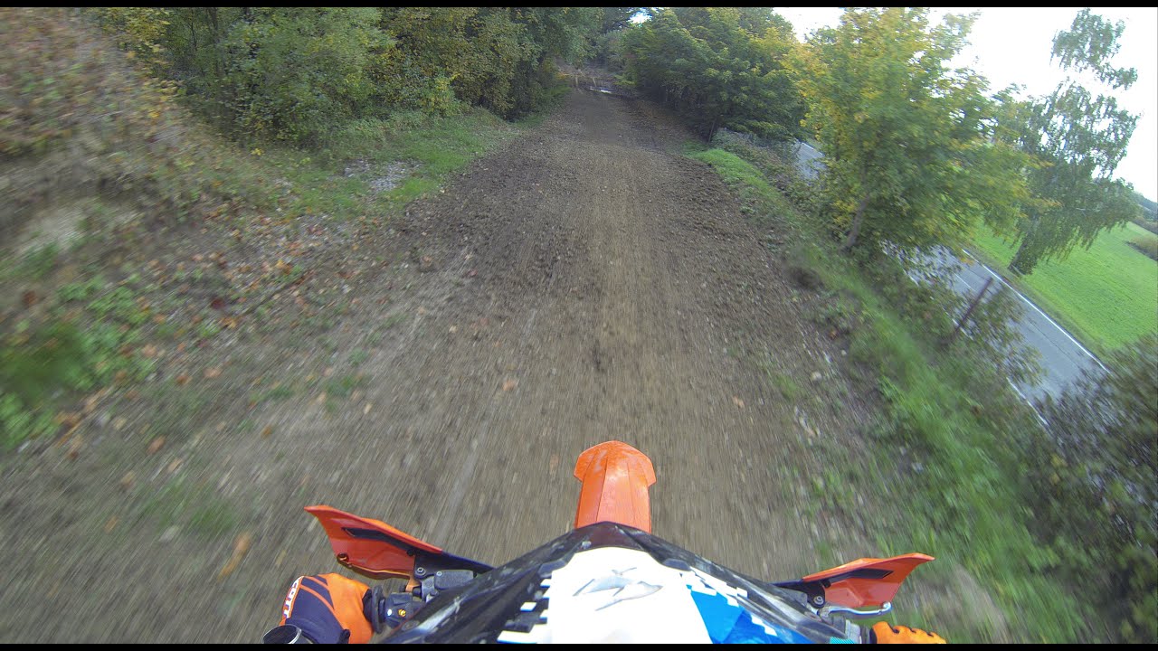 An Baum geklatscht beim MCC Putzmühle Motocross Training 11.10.2022