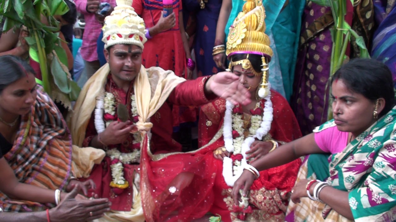 Bangladeshi Hindu Marriage 2019। Wreath change Dinajpur at ...