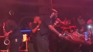 Download Lagu Burna Boy ft Seyi Vibez - Giza ( Live Performance) MP3 Download Lagu Burna Boy ft Seyi Vibez - Giza ( Live Performance) MP3
