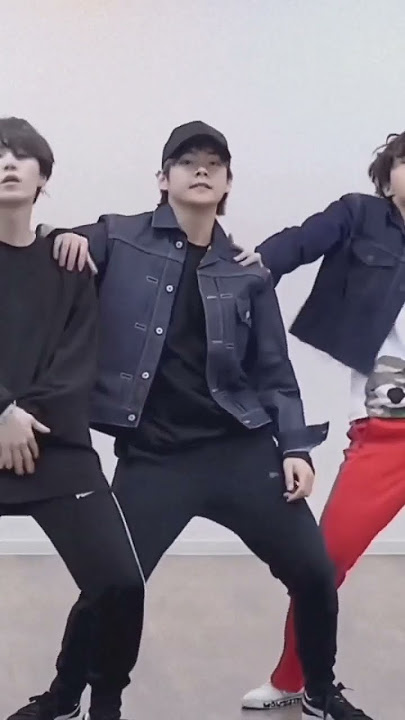 Taehyung accidentally dance on Flowers by jisoo π³fake cakeπ#taehyung#kimtaehyung#tae#bts#shorts