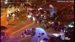 Protesters loot businesses in Ferguson