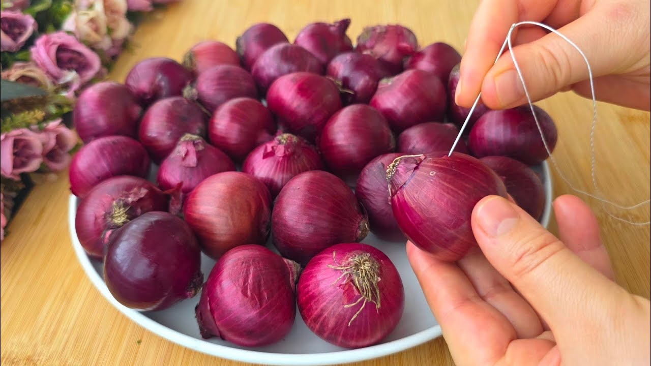 Есть иголка и лук? Мало кто знает этот секрет! Он невероятно простой и вкусный.