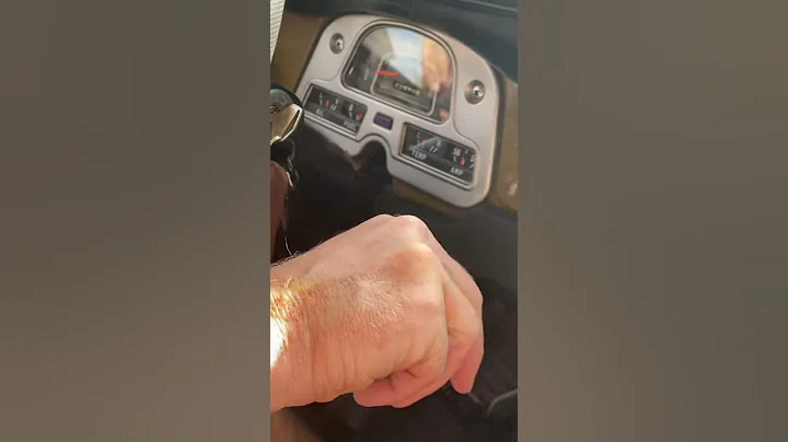 1980 FJ40 Land Cruiser shifting demo