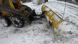 Skidsteer plow