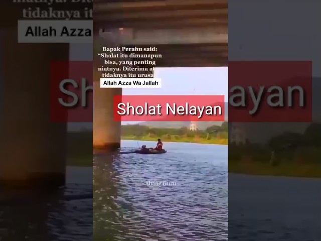 Bapak Sholat Diatas Perahu Air class=