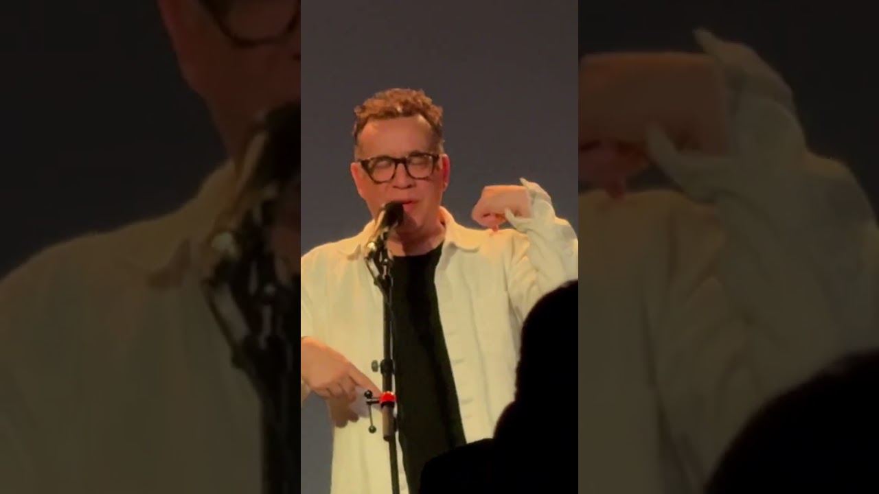 Песня «I’m Coming Out» (Дайана Росс) впервые прозвучала вживую — Фред Армисен выступил на фестива...