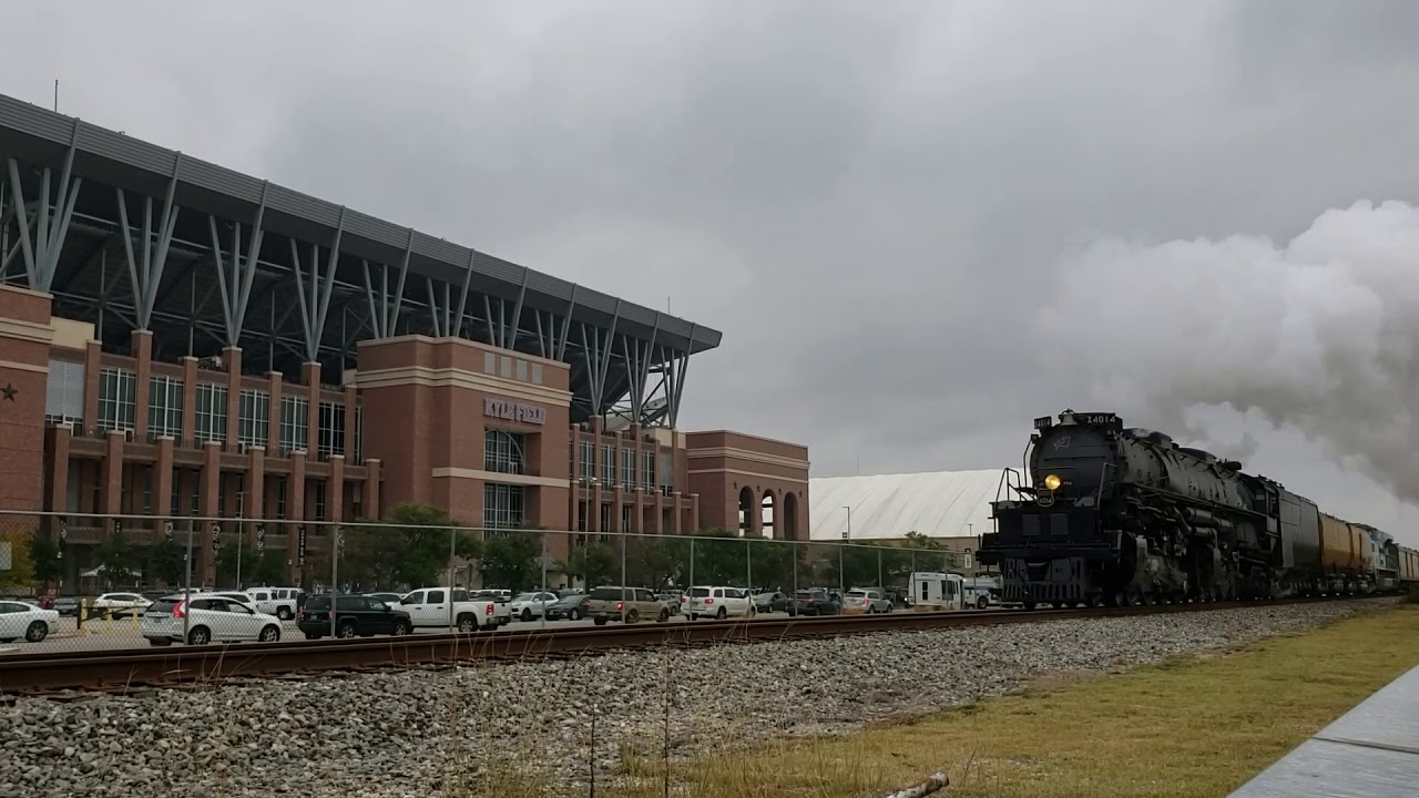 UP 4014 Big Boy & UP 4141 in College Station, TX YouTube