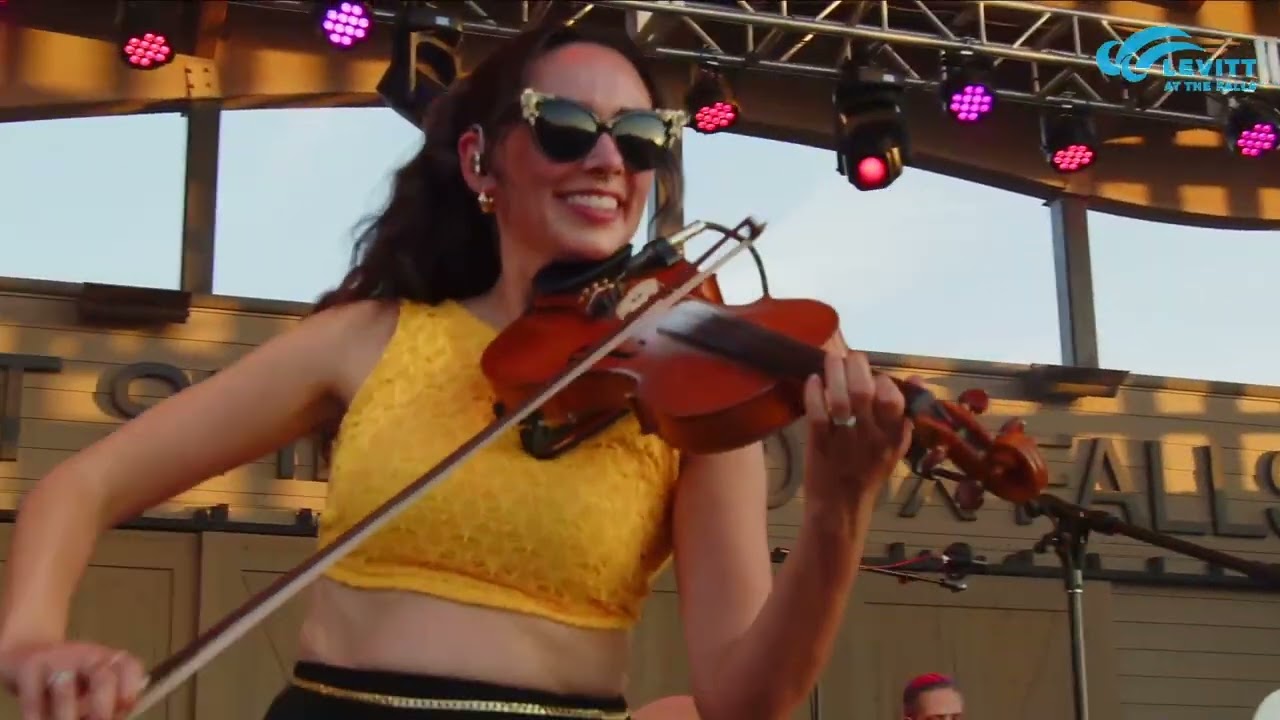 7/10/26, Levitt Shell Sioux Falls "Banshee Cry" bekijken op YouTube 7/10/26, Levitt Shell Sioux Falls "Banshee Cry" bekijken op YouTube