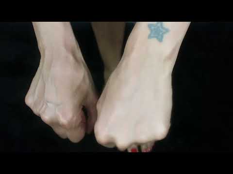 Tootsie Veiny Hands