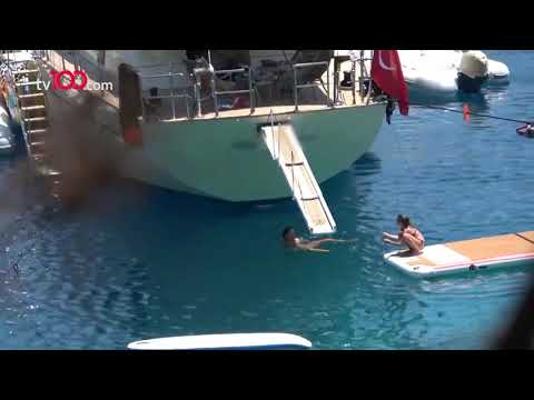 Pınar Altuğ 30 milyonluk teknede tatil yapıyor