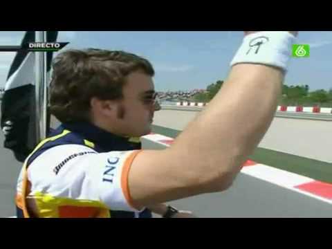 Alonso Waving to his fans at Spanish Grand Prix 2009