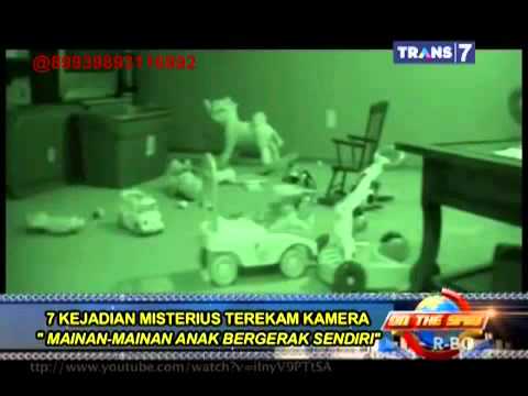 Kejadian Misterius Yang Terekam Kamera Versi On The Spot
Trans 7
Kejadian Misterius Yang Terekam Kamera Versi On The Spot Trans 7