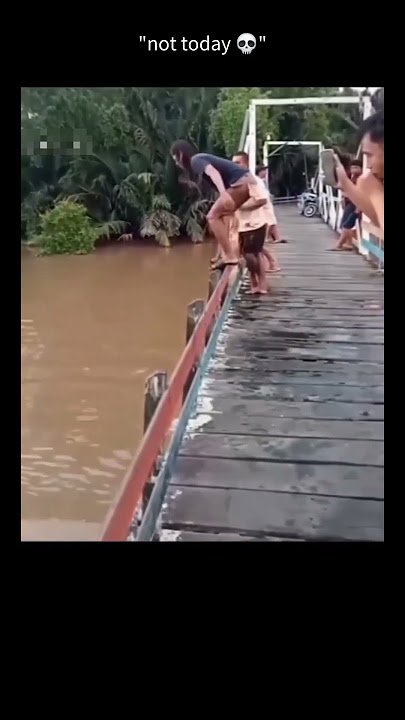 low key...💀🧲🎬 Daily fails & funny shorts📌 Follow for more: @lowokey #fails #funnyshorts #ouch #viral