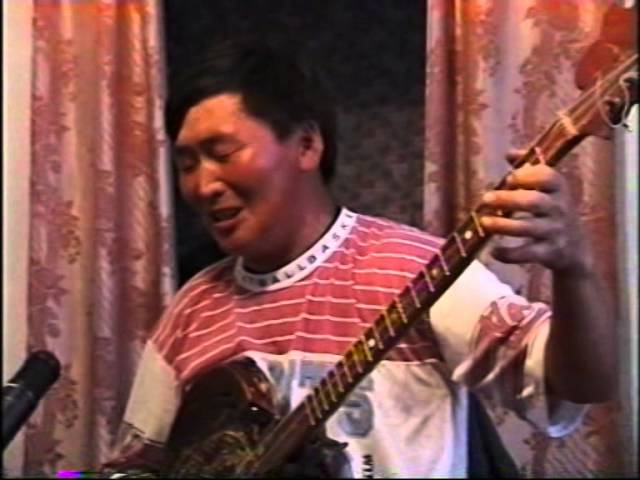 "Avai, avai" performed by Rodion Munzuk (chanzy) & Sergei (morin khuur)