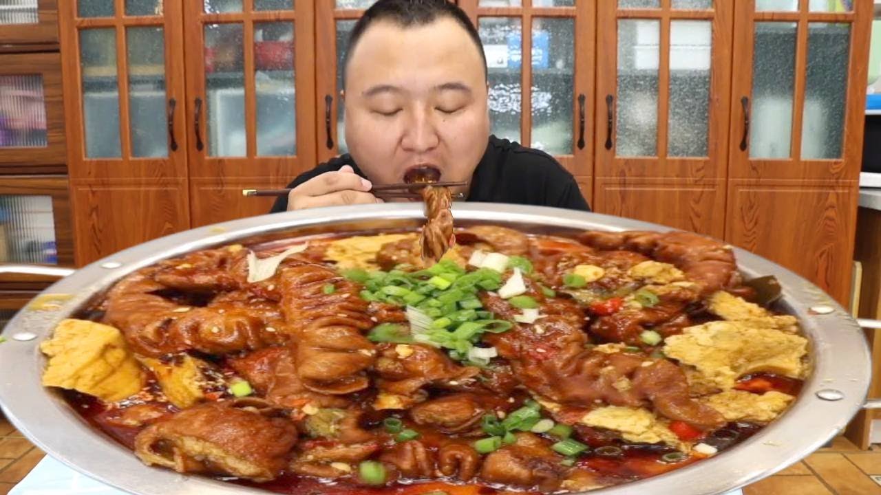 🔥【豆花肥肠真香预警】狂搞十斤肥肠！大口嗦豆花拌肥肠！这味道绝了！