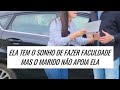 Ela tem a oportunidade de realizar o sonho de fazer faculdade mas o marido não apoia