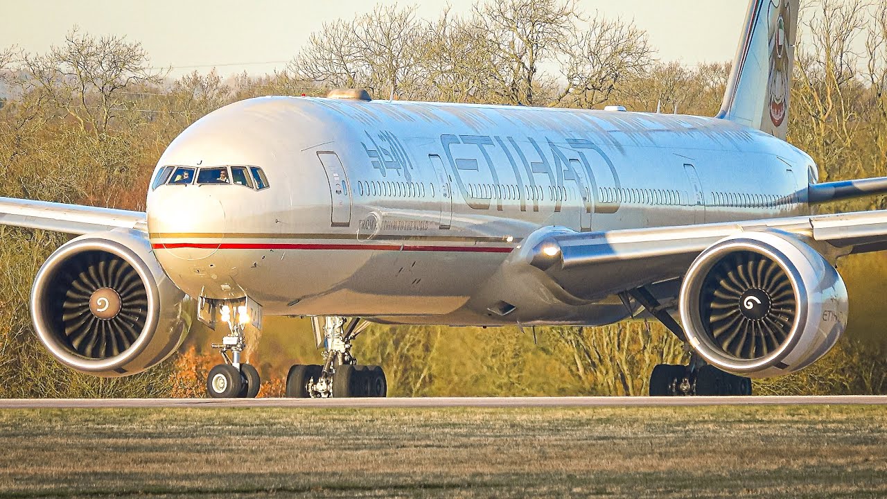 đ´ Manchester Airport LIVE - HEAVY Departures - YouTube