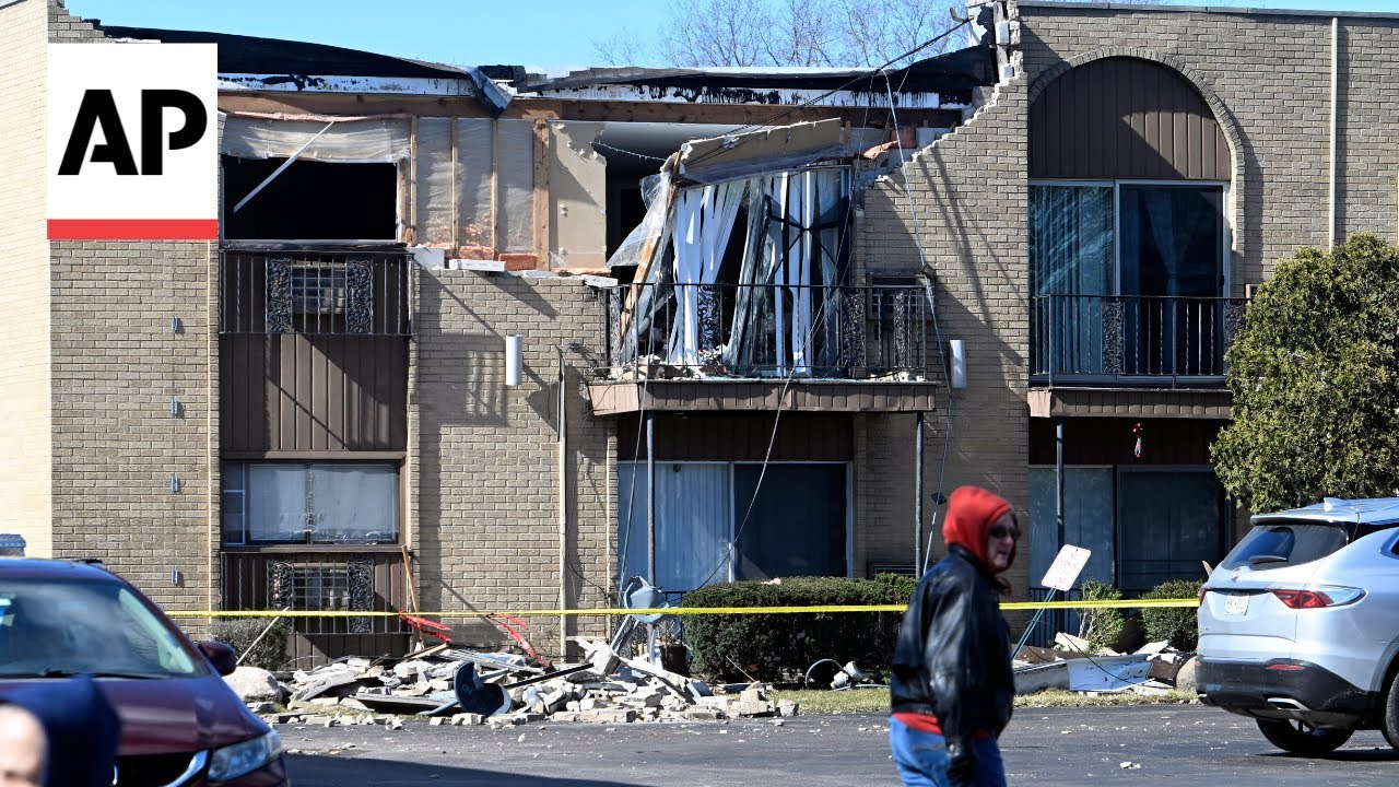 Storms leave a trail of destruction in Illinois - YouTube