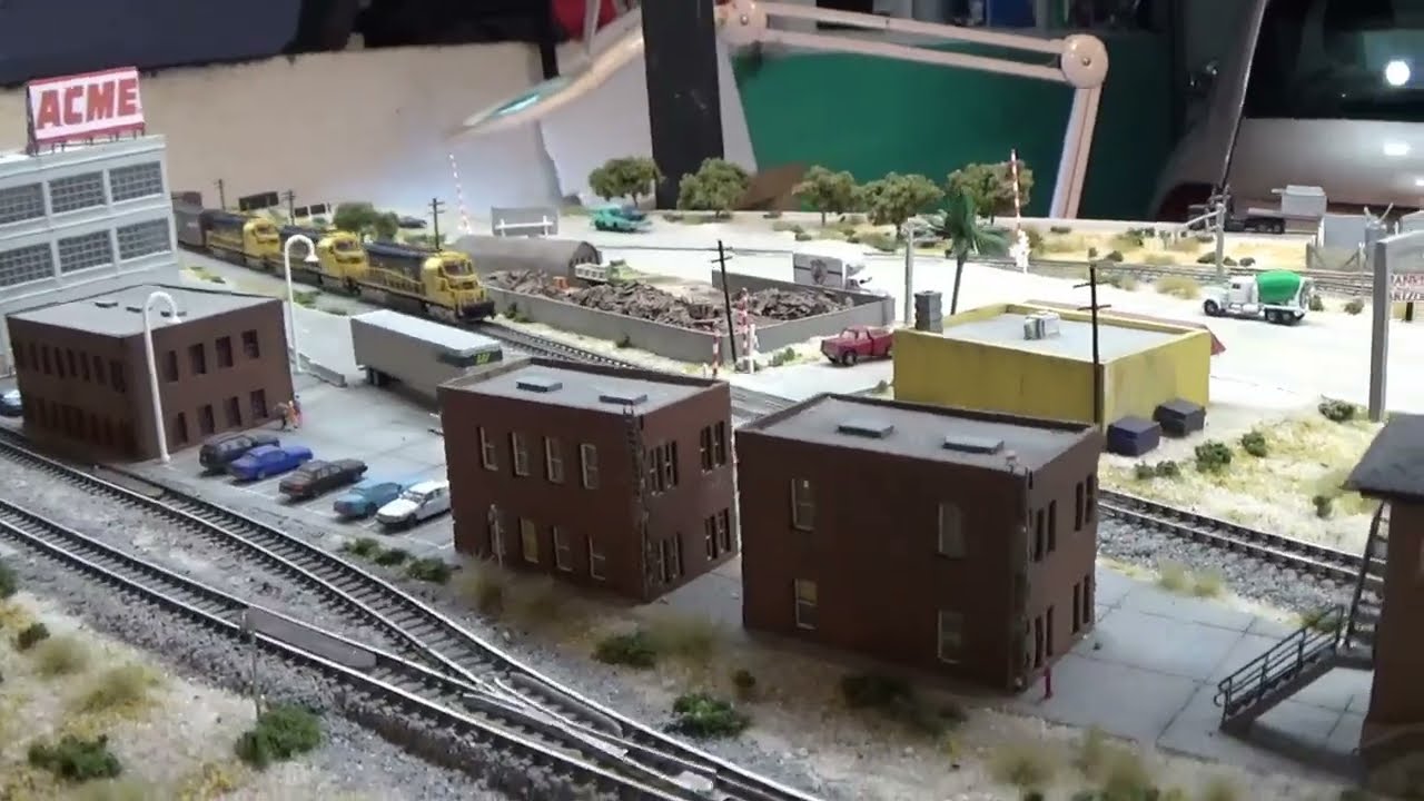 Z scale DCC layout Santa Fe railroad 36, layout tour