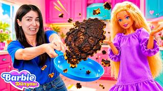 Barbie doesn't know how to make crepes or cook, but it's okay - Esma is helping! Girls' game. screenshot 4