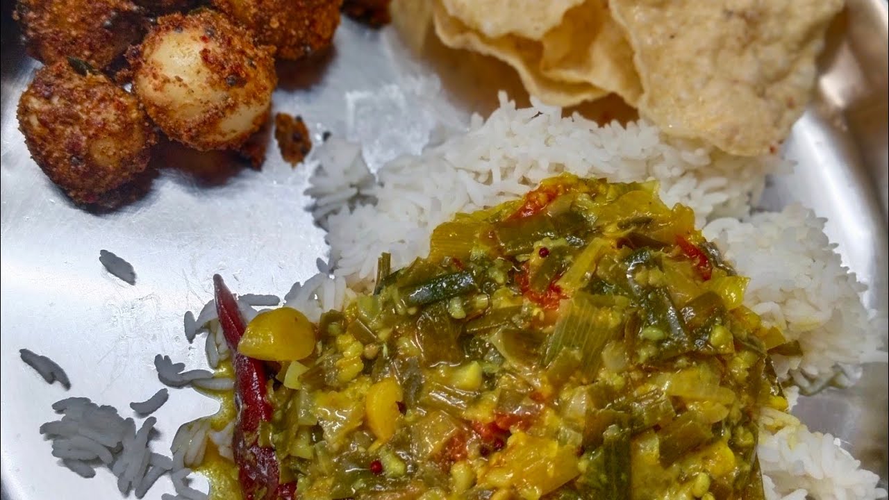 வெங்காயத்தாள் குழம்பு செய்வது எப்படி/Spring Onion Kulambu Recipe In