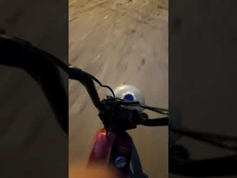 vuelta en ciclomotor