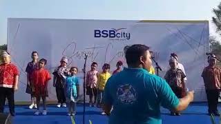 Paduan suara anak dari Haning Music School dg lagu Indonesia Jaya,