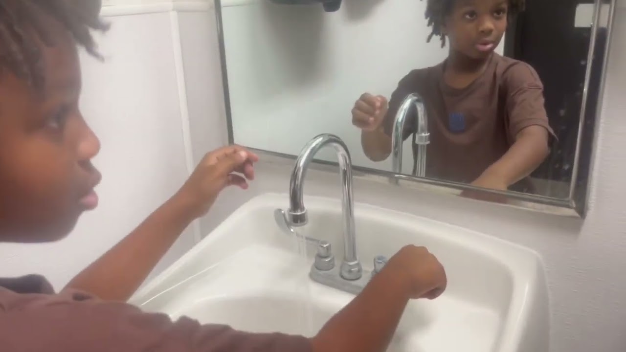 World Dryer Slimdri at Skechers Outlet 