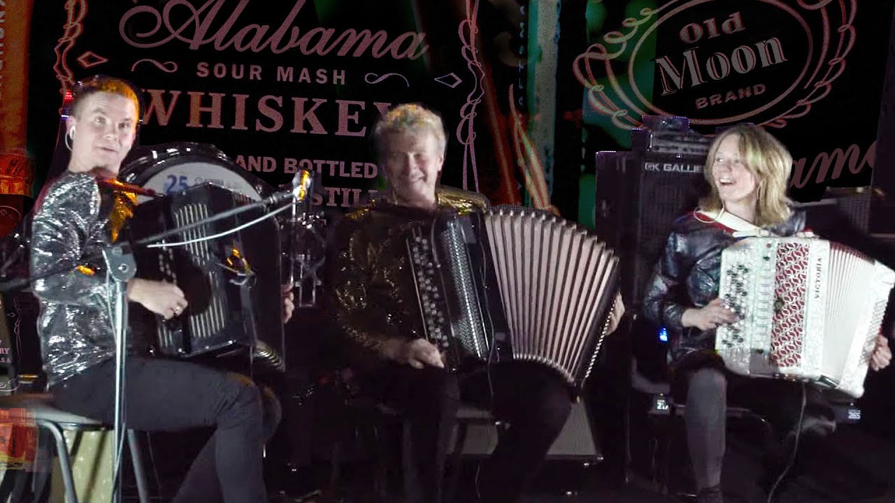 The Doors. Alabama Song (Whisky Bar). AccordionRock cover.
