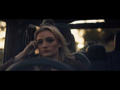 Bella maak haar solo-Afrikaanse debuut met emosionele enkelsnit