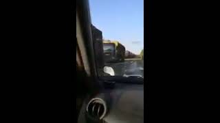 Жители дальнего востока блокируют лесовозы, увозящие дерево в Китай.