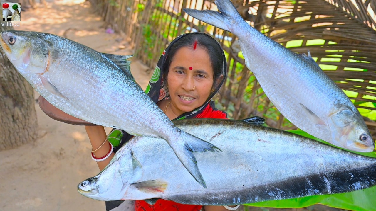 পুকুরের চিতল ভাজা সঙ্গে মায়ের হাতে ইলিশ রান্না | Bengali famous Chital fry & Hilsha fish recipe