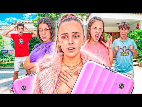 IF I WIN WE'RE KICKING THE POPULAR GIRL OUT OF THE HOUSE! *it gets crazy* Roblox