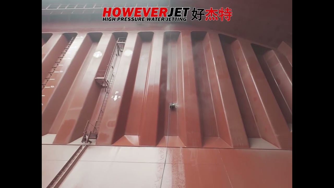 The cargo hold cleaning robot flips over the folded corners