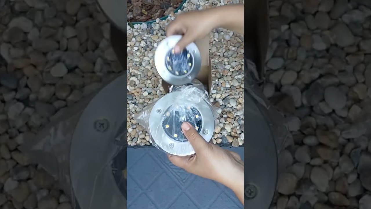 as luminárias de jardim que recarregam a energia solar link na descrição. 💡