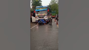 Thumbnail of VIRAL‼️Sopir Sugeng Rahayu Sumber Group PUSH UP di depan GUPUSMU Saradan #busmania #sugengrahayu