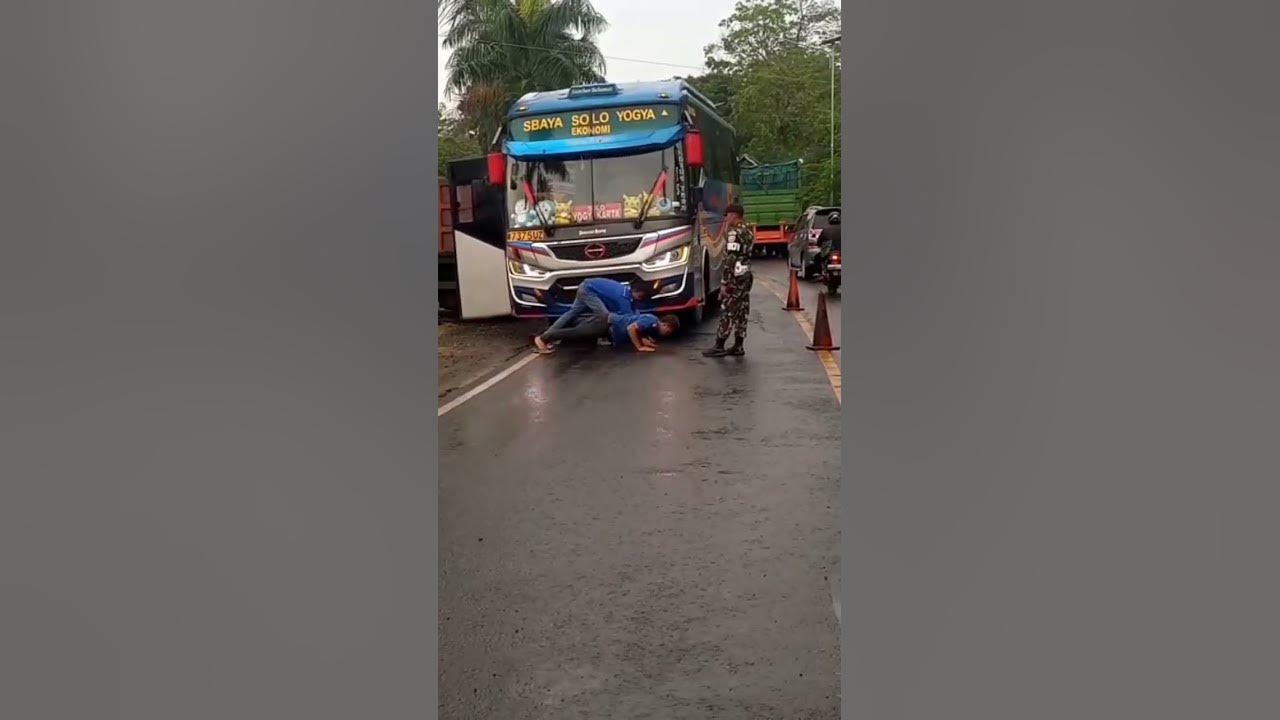 VIRAL‼️Sopir Sugeng Rahayu Sumber Group PUSH UP di depan GUPUSMU Saradan #busmania #sugengrahayu