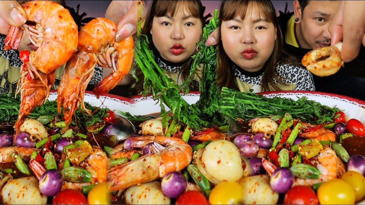 ตำกุ้งสุกหมึกกระดองน้ำปลาร้านัวๆ ใส่มะเขือเทศสามสีกรอบๆ