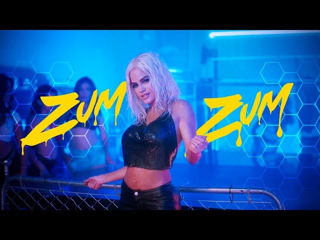 Daddy Yankee  🐝 Rkm & Ken-Y  🐝 Arcangel  🐝🍯 - Zum Zum [Official Video] class=