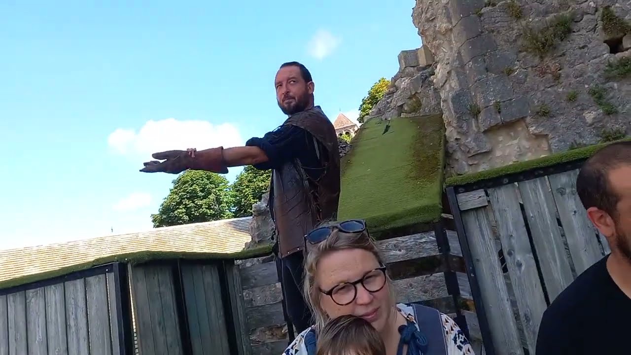 Шоу с хищными птицами в замке епископов 