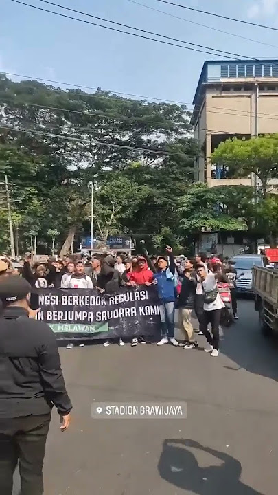 AKSI BONEK NEKAT KE STADION KEDIRI MESKI KENA SANKSI DI LAGA PERSIK VS PERSEBAYA