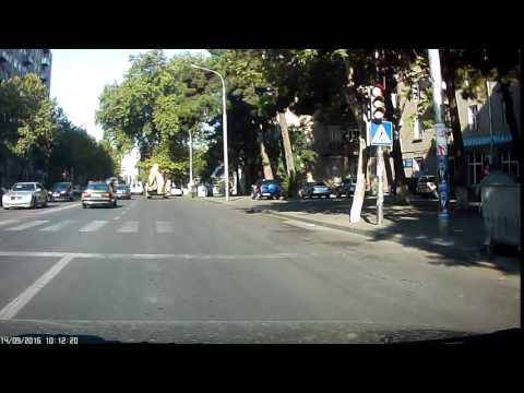 წითელზე გადაისეირნეს. სამივე ტაქსია.