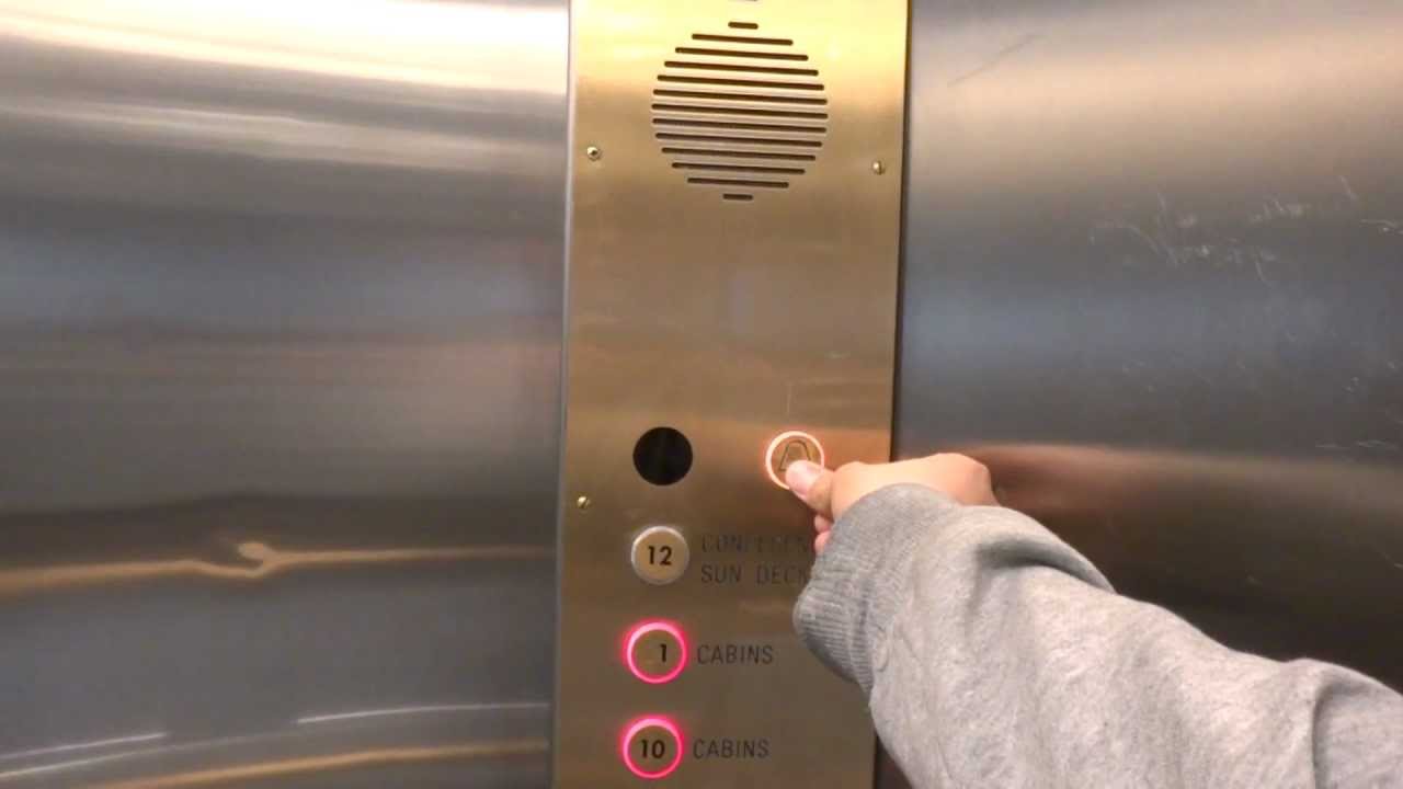 Glashissen fastna / I get stuck in the scenic elevator @ Cruiseferry M/S Silja Europa.
