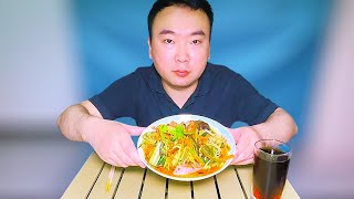 3.49美元 | 中国美食 | 午餐 | 凉拌菜（香肠木耳等）+ 鸡蛋炒面 + 可乐！#美食 #炒面 #午餐 #中国美食 #美食分享 #chinesefood #eating #food #eat