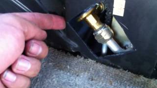 My DIY way of Replacing the Rear AC Expansion Valve on a 1996 Chevrolet Suburban Part 2 Trick For Replacing Ac Accumulator From 1996 Chevrolet Suburban Remove Seized Threads