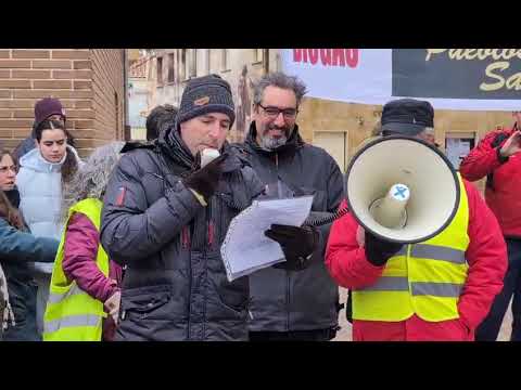 Lectura de manifiesto en la concentración contra la planta de biogás en Castellanos de Villiquera