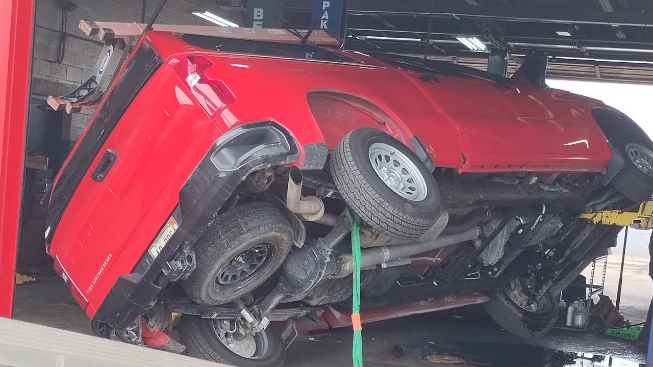 J Guttas Work Truck falls off Racks 😱live! - YouTube