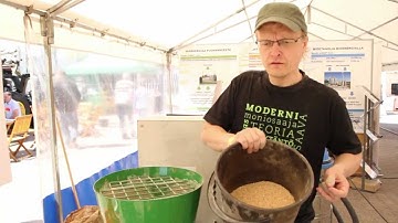 Simo Paukkunen from North Karelia University of Applied Sciences presenting a pelletizer